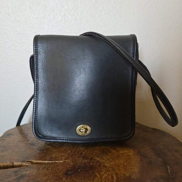 Vintage Coach 132 Compact Crossbody Bag Black Leather USA Brass Turnlock - Picture 6 of 16